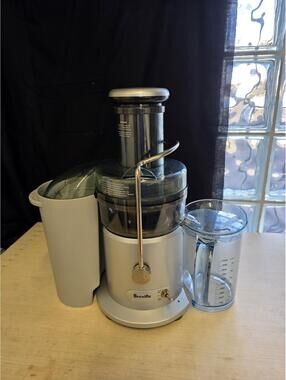 BREVILLE Juice Fountain Plus JE98XL Centrifugal Juicer 850W Silver W/ Pitcher